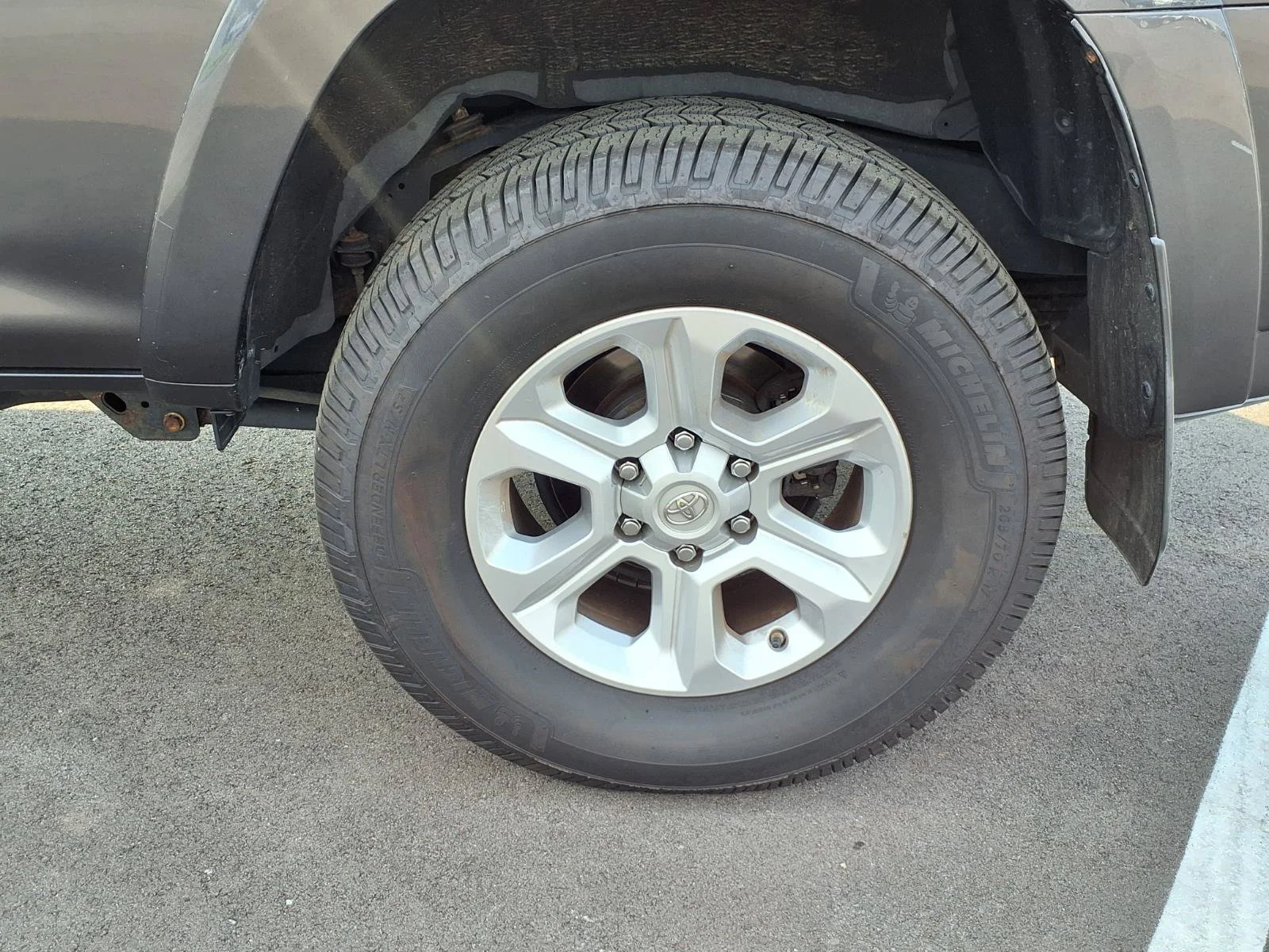 Used 2018 Magnetic Gray Metallic Toyota SR5 Premium image 20