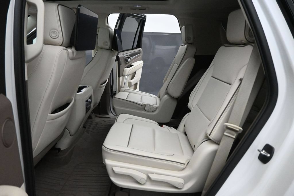 Used 2023 White Frost Tricoat GMC Denali image 18