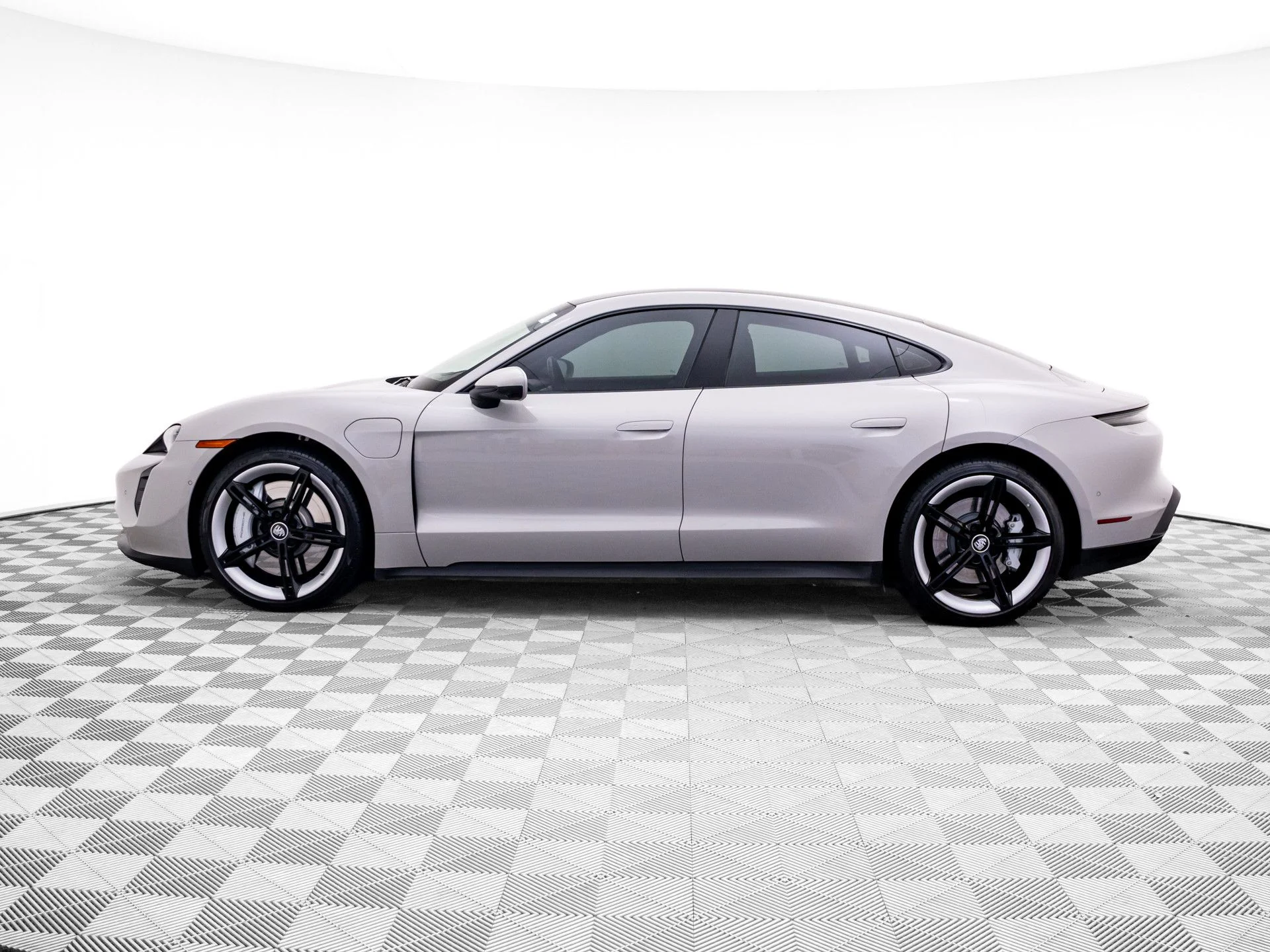 Certified Used 2021  Porsche 4S image 2