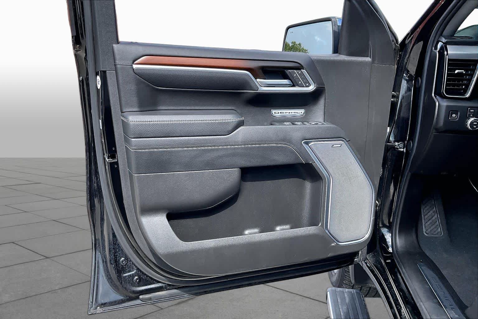 Used 2026 Onyx Black GMC Denali image 22