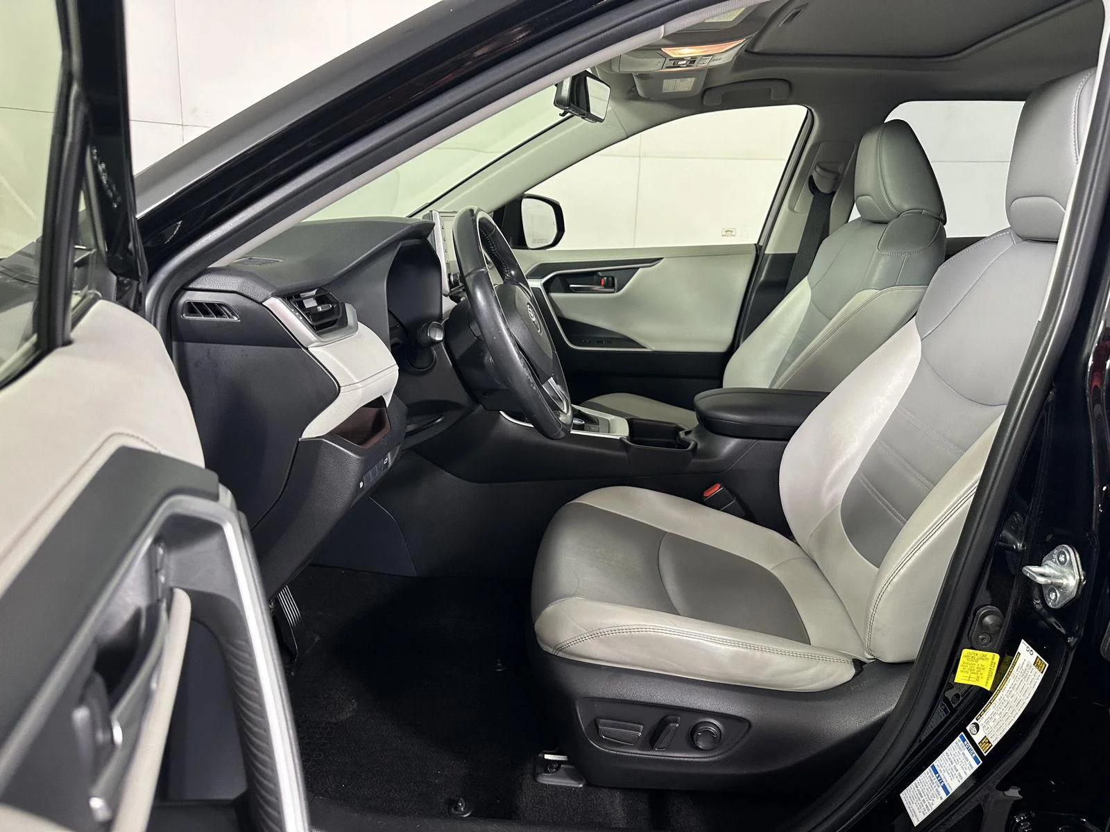 Used 2019 Midnight Black Metallic Toyota Limited image 22
