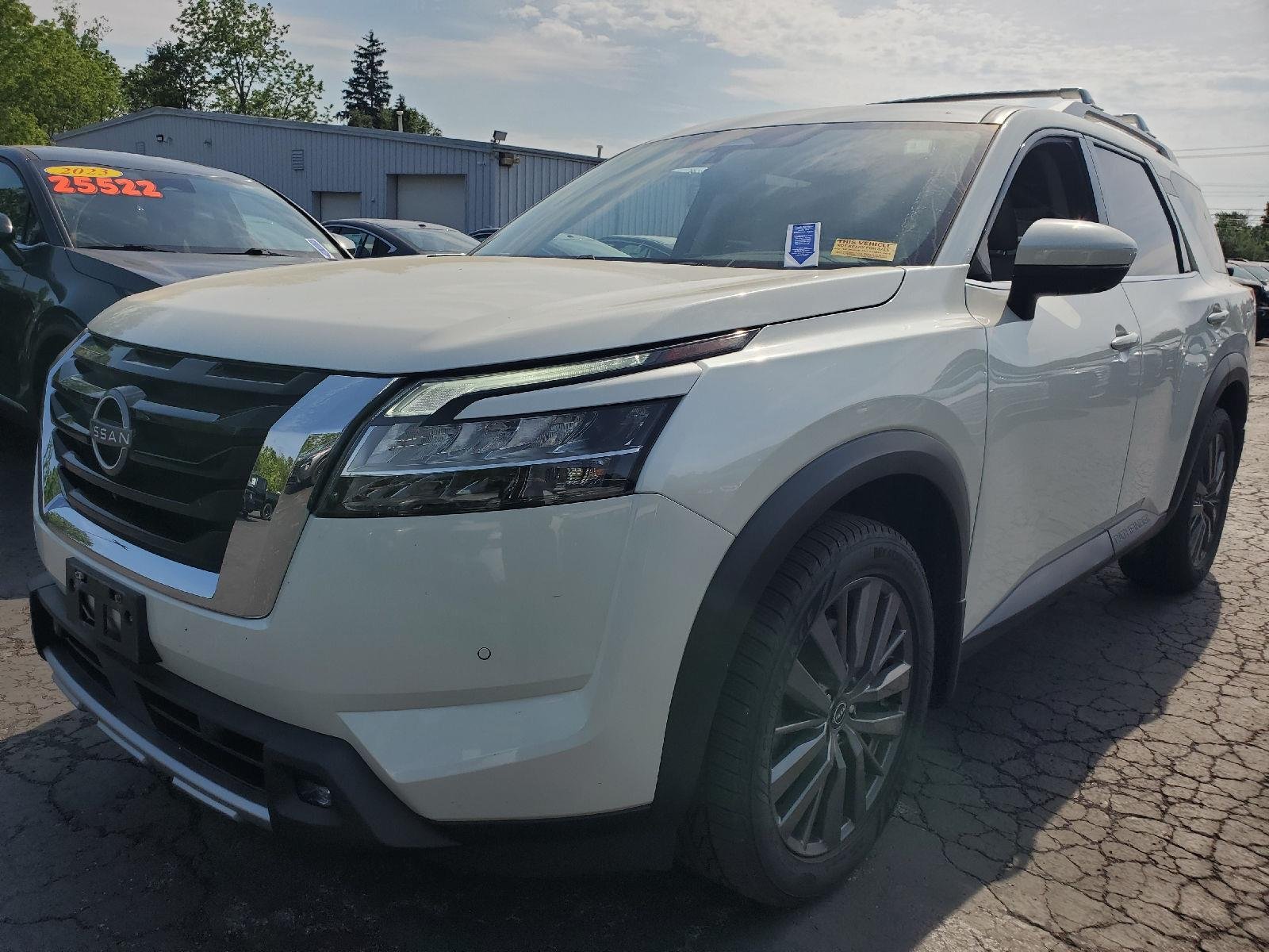 Used 2022 Pearl White Tricoat Nissan SL image 4
