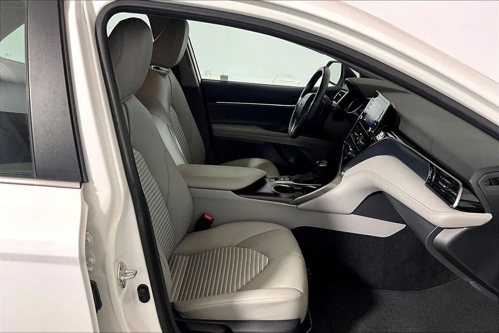 Used 2024 Ice Toyota SE image 6