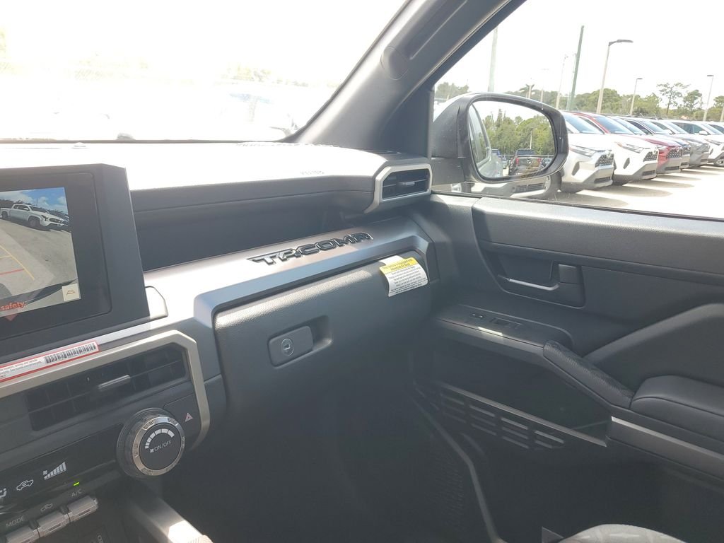 2025 Toyota Tacoma SR5 - Photo 26