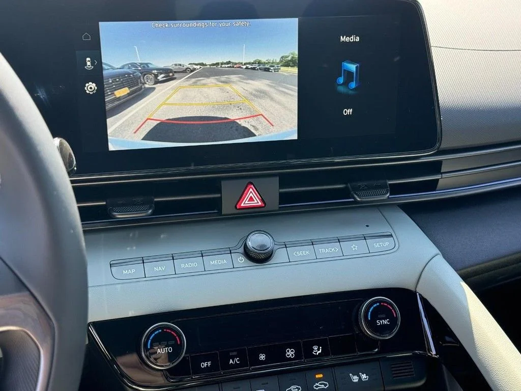 2025 Hyundai Elantra Limited - Photo 20