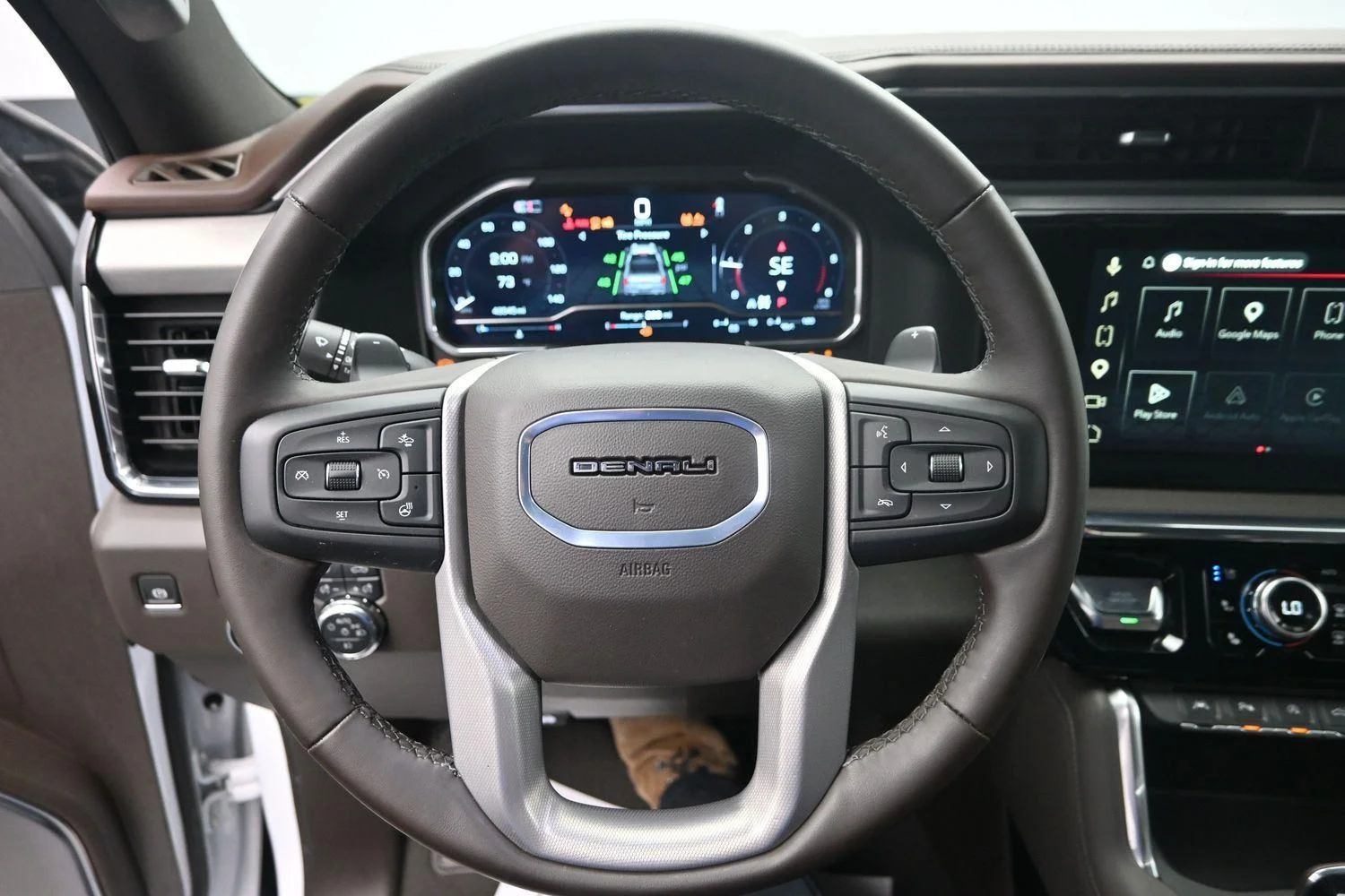 Used 2024 White Frost Tricoat GMC Denali image 27