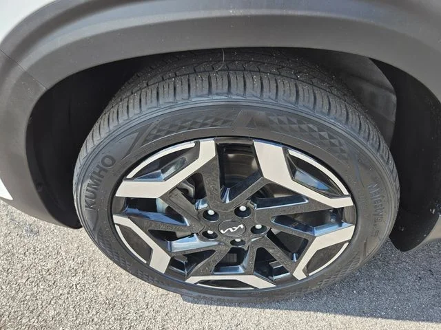 Used 2024 White Kia SX image 26
