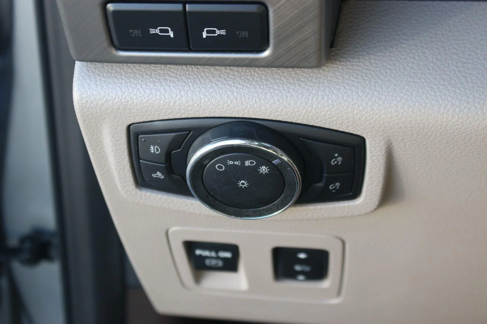 Used 2020 Silver Ford Limited image 33