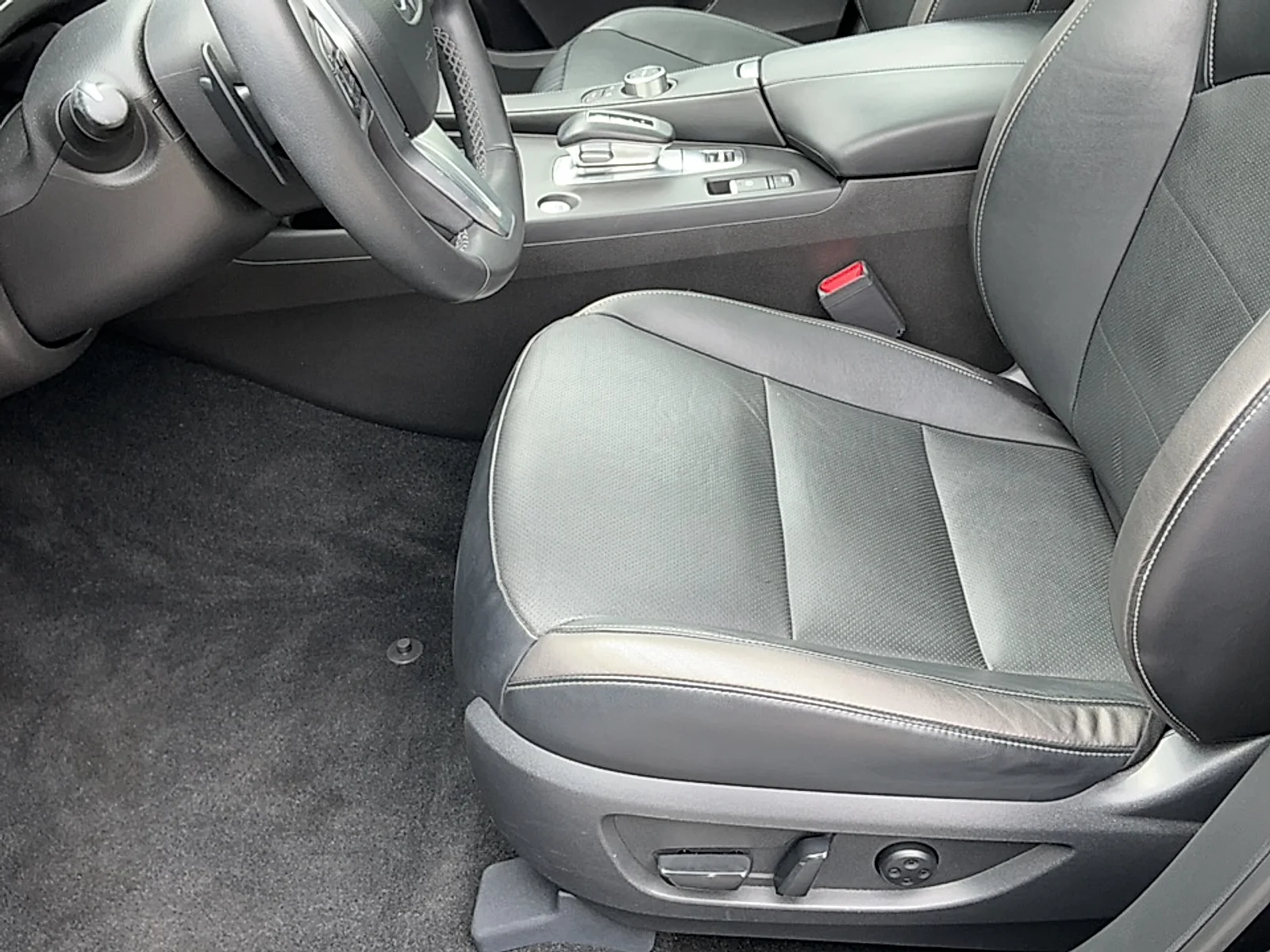 Used 2023 Black Obsidian INFINITI LUXE image 14