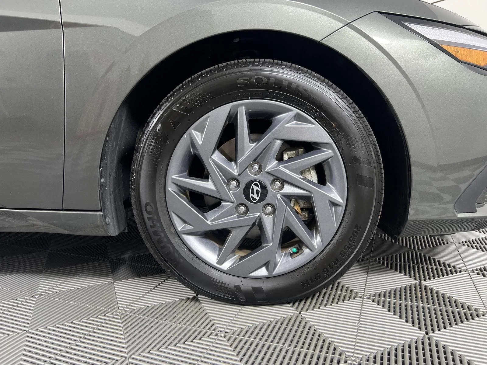 Used 2024 Amazon Gray Hyundai SEL image 12