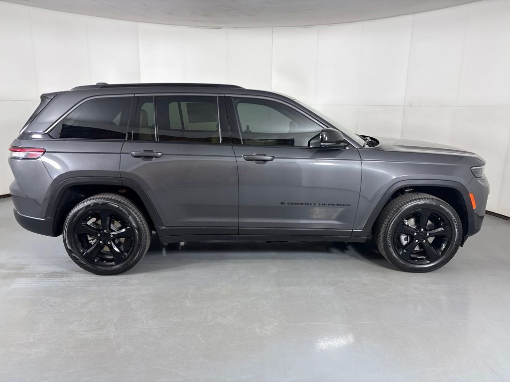 New 2026 Baltic Gray Metallic Clearcoat Jeep Limited image 9