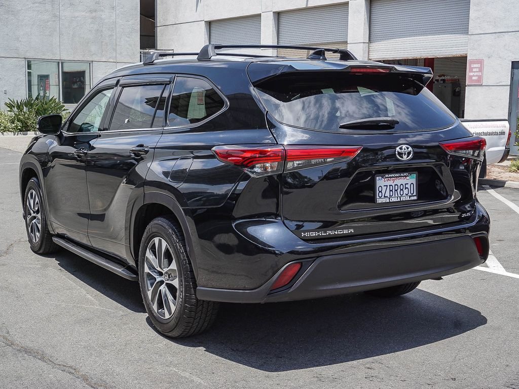 Used 2022 Black Toyota XLE image 4