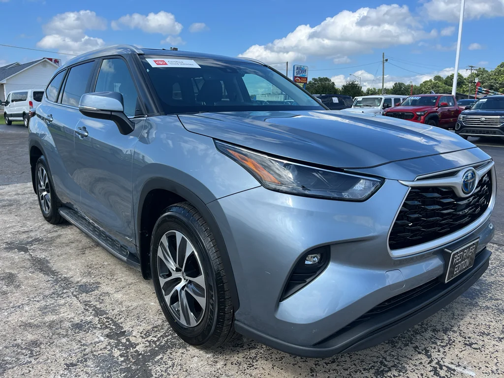 Certified Used 2024 Moon Dust Toyota Hybrid XLE image 3