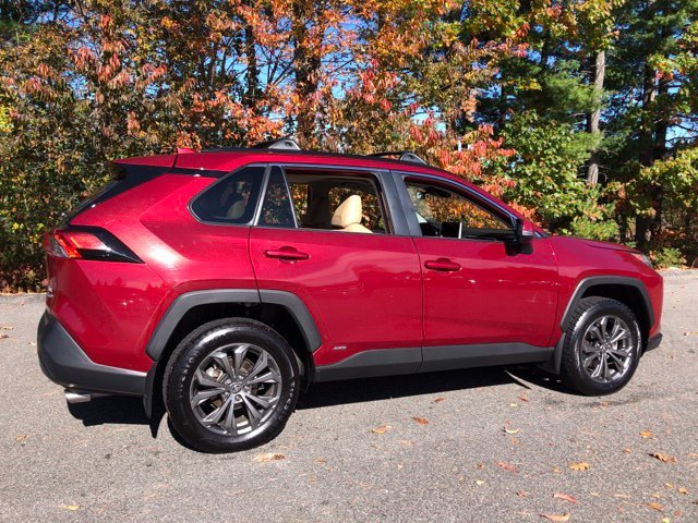 Used 2024 Pearl Toyota XLE Premium image 5