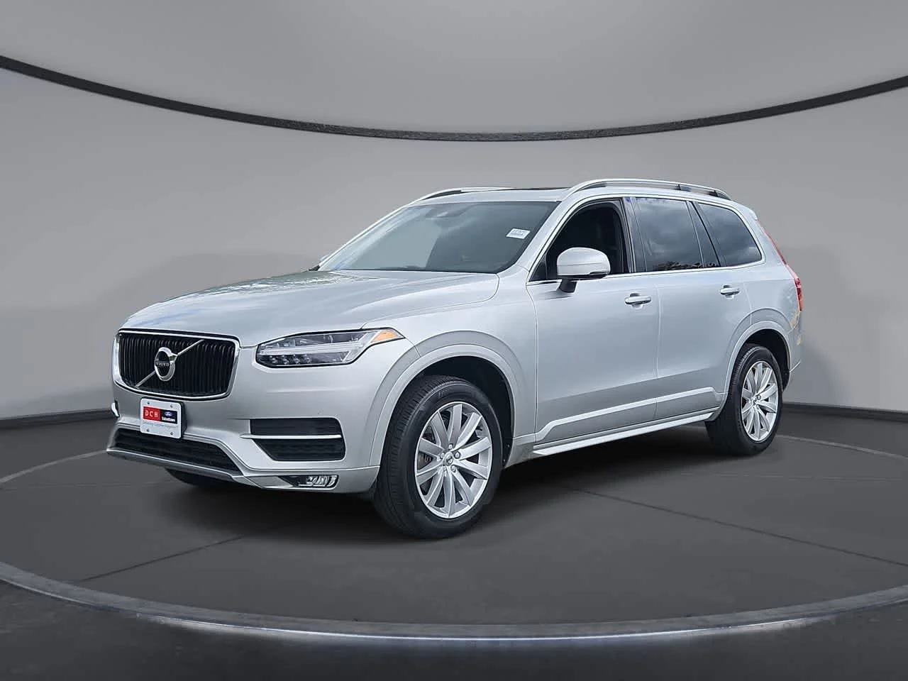 2018 Volvo XC90 T6 AWD Momentum's photo