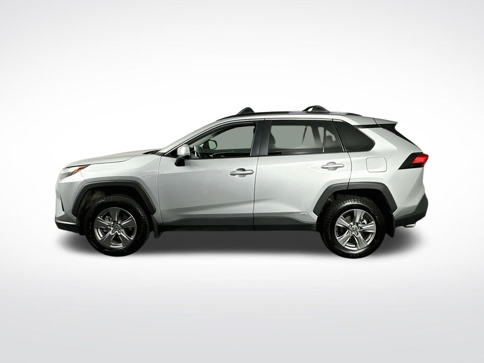 Used 2024 Silver Sky Metallic Toyota XLE image 5