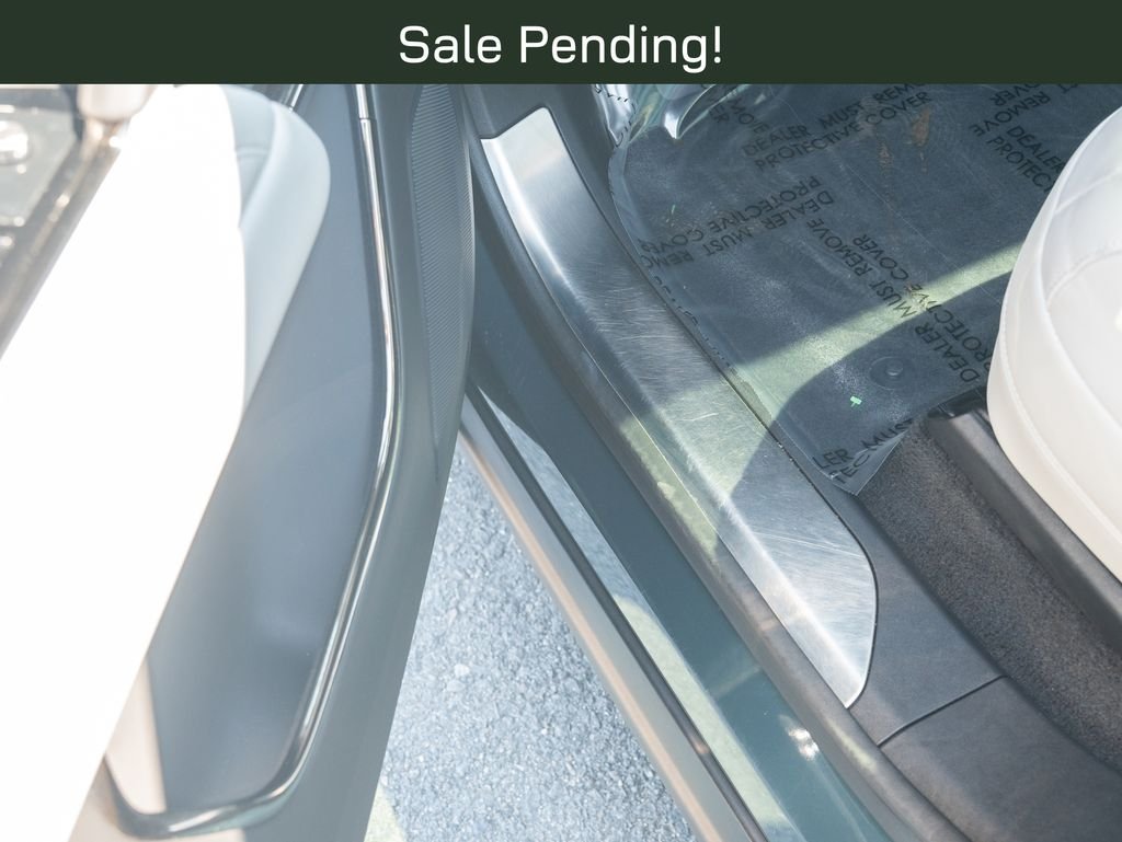 Used 2024 Green Land Rover SE image 17