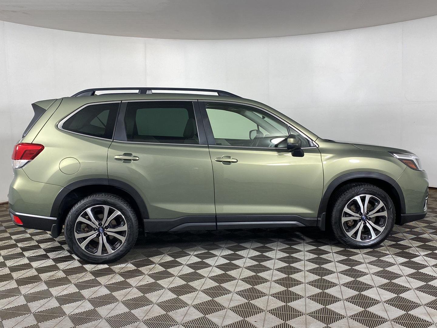 Used 2020 Jasper Green Metallic Subaru Limited image 4