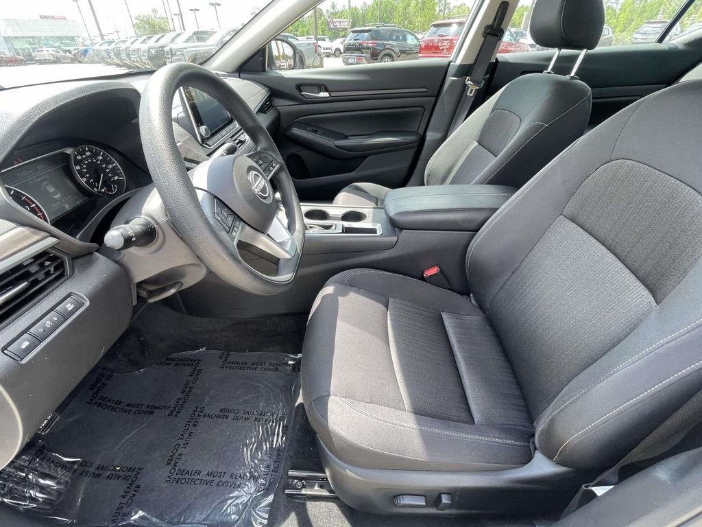 Used 2025 White Nissan 2.5 SV image 13