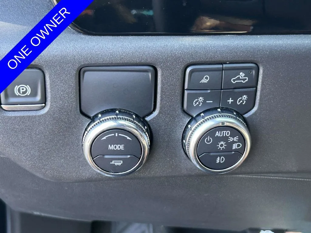 Used 2025 Onyx Black GMC SLT image 25