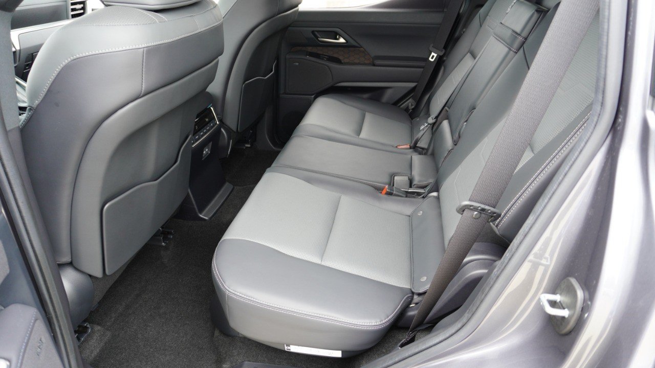 Used 2024 Gray Lexus GX 550 Luxury image 32