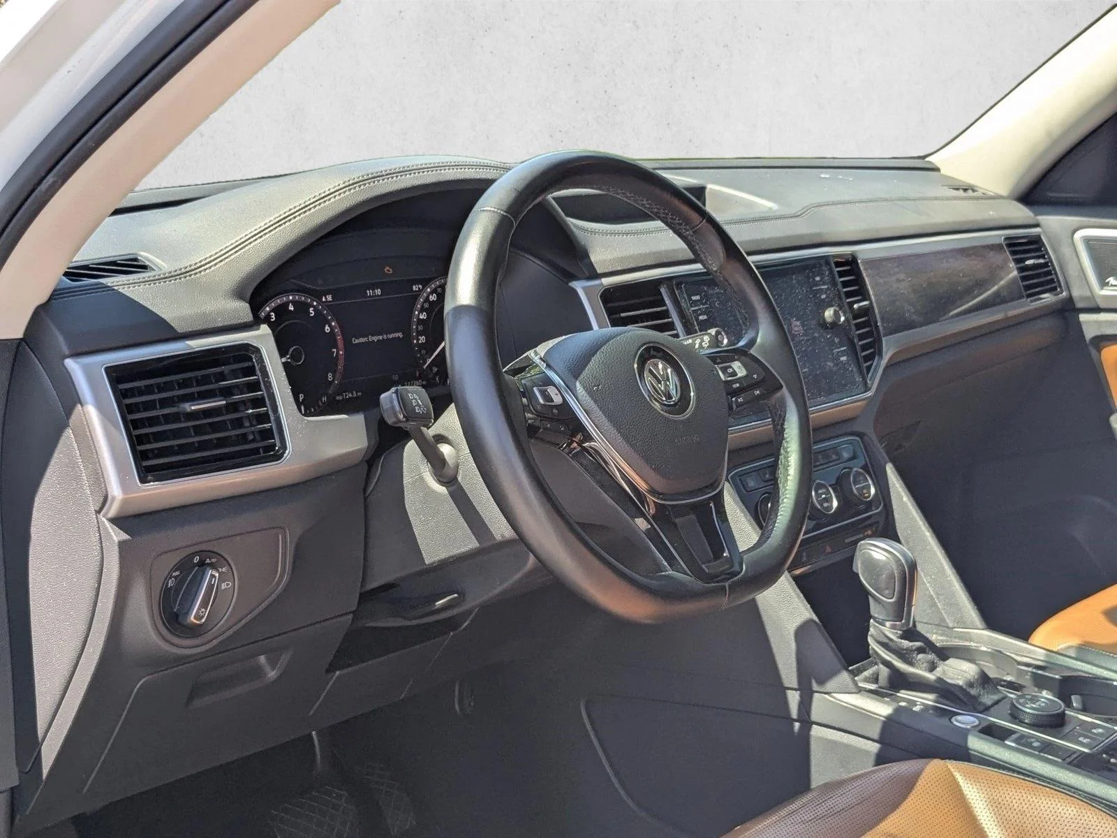 Used 2019 Pure White Volkswagen 3.6L V6 SEL Premium image 9