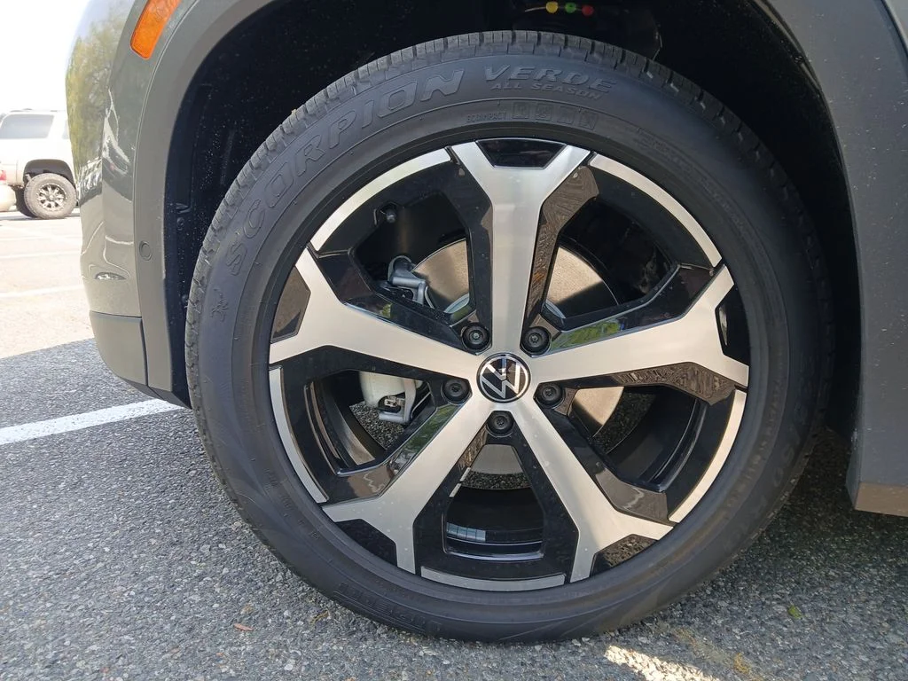 New 2026 Silver Volkswagen 2.0T SE image 26