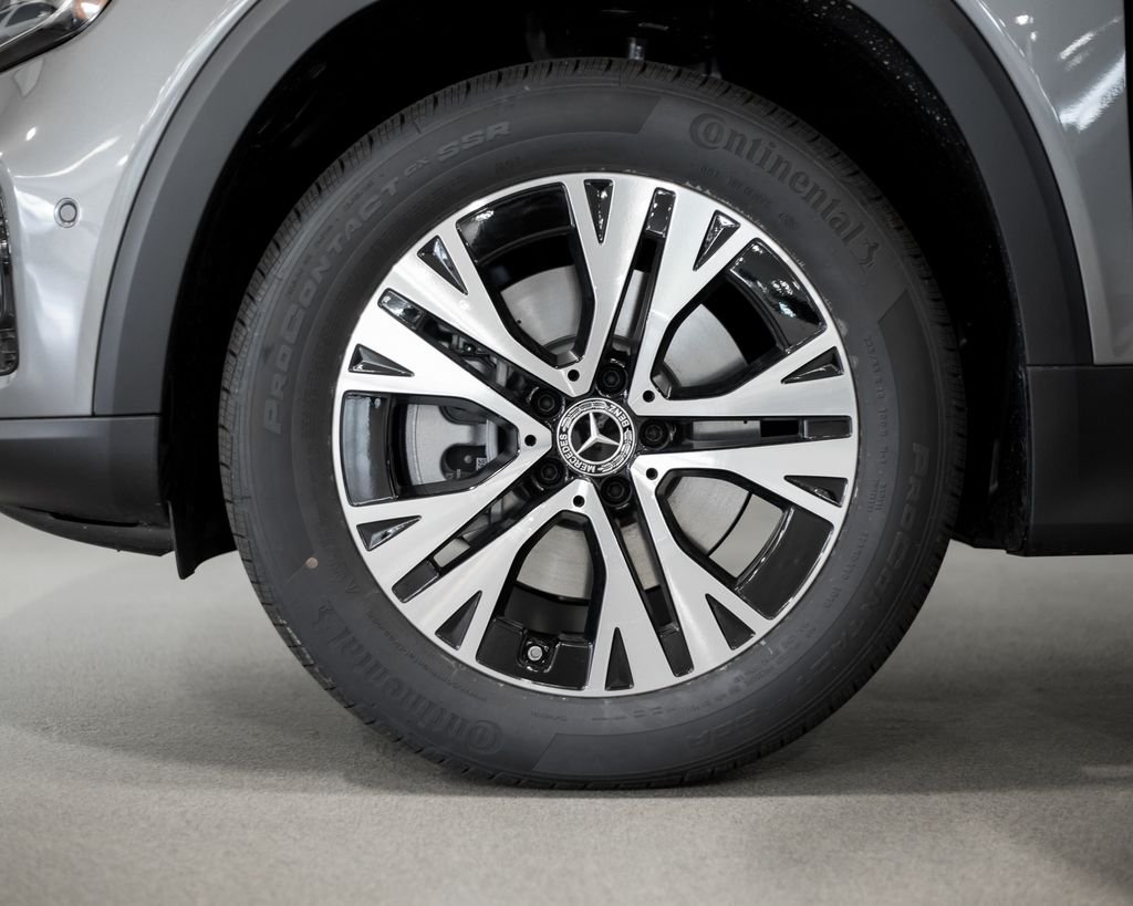 New 2026 Mountain Grey Metallic Mercedes-Benz GLB 250 image 4