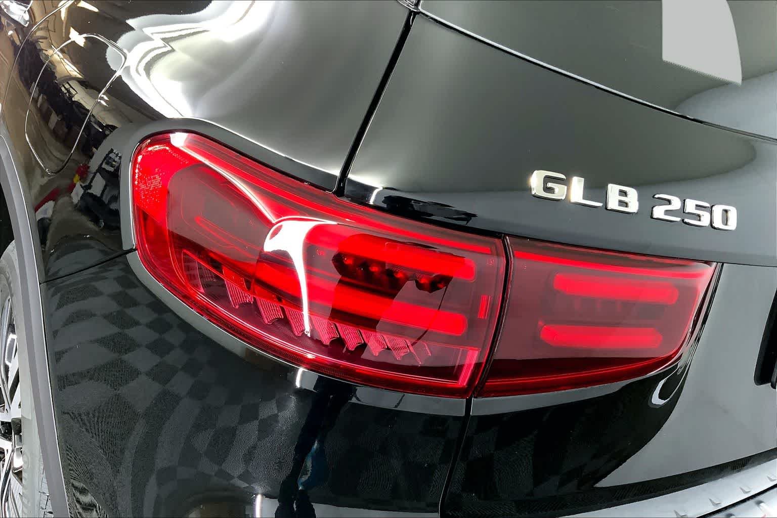 Used 2025 696/Night Black Mercedes-Benz GLB 250 image 6