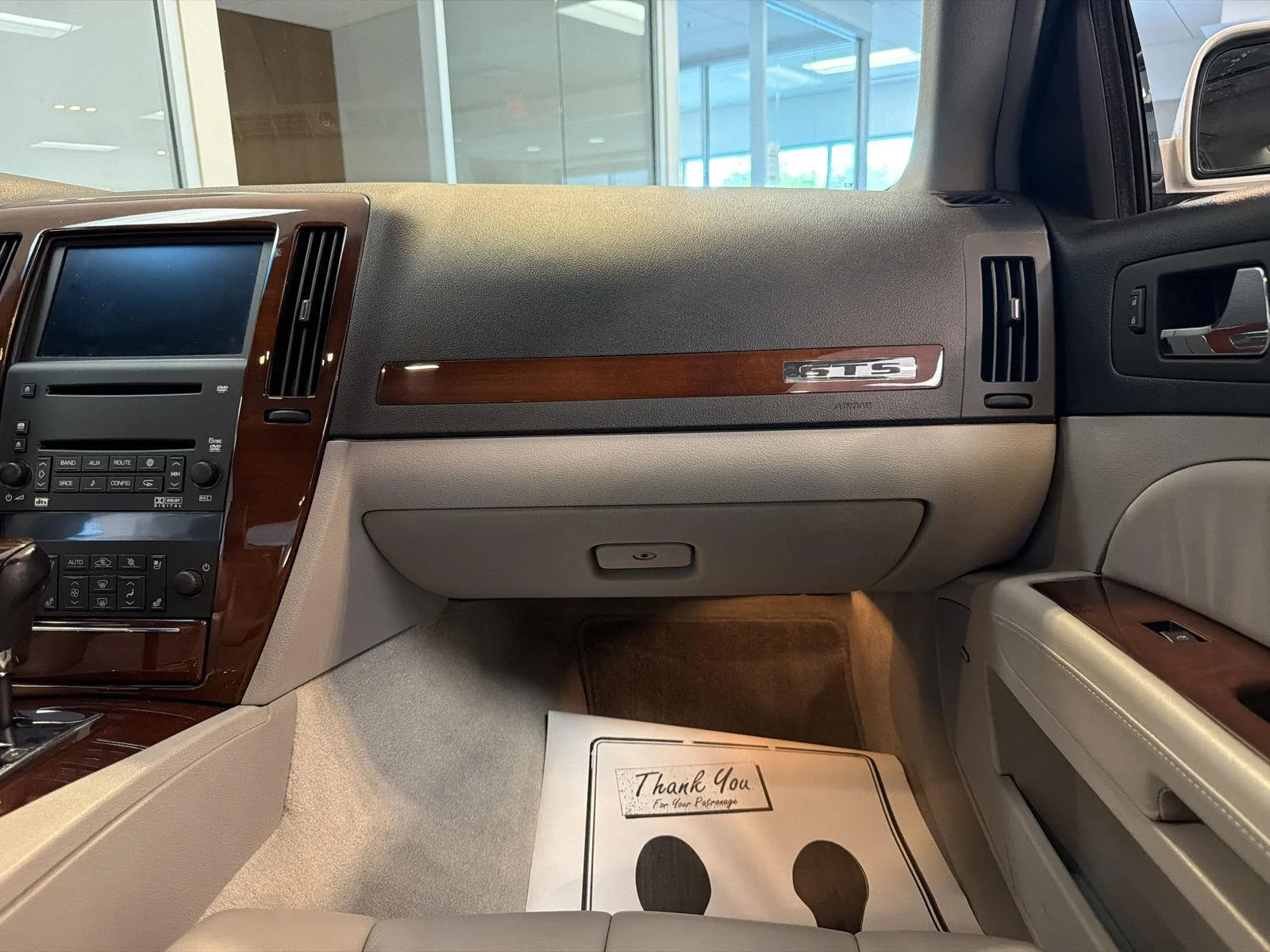 Used 2005 White Diamond Cadillac 4DR SDN V8 image 30
