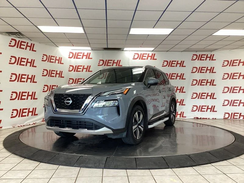 Used 2023 Gray Nissan Platinum image 3