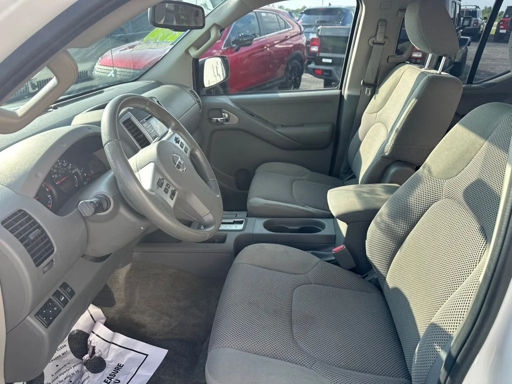 Used 2014 White Nissan SV image 16