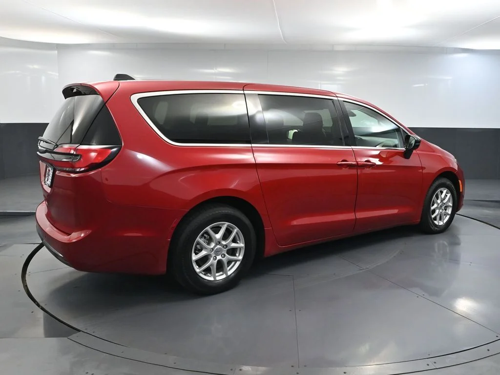 Used 2024 Red Chrysler Touring L image 5