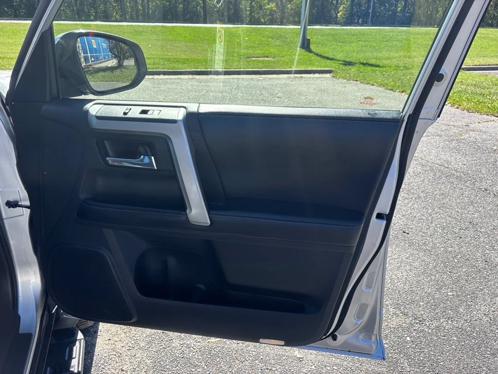 Used 2016 Silver Toyota SR5 image 24