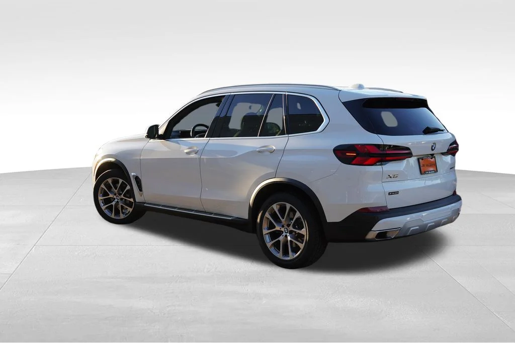 Used 2026 Alpine White BMW xDrive40i image 7