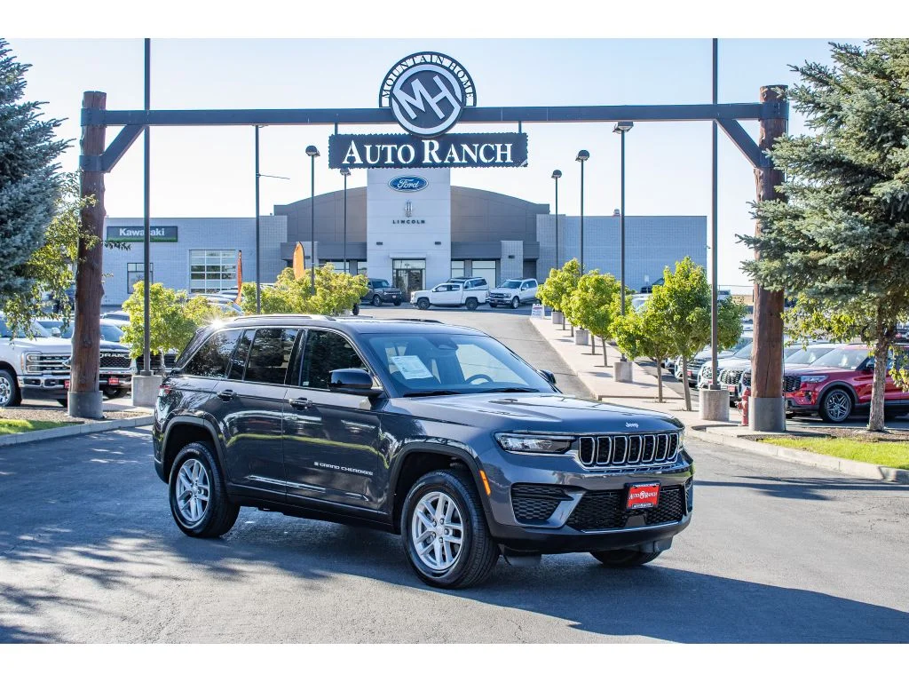 Used 2024 Baltic Gray Metallic Clearcoat Jeep Laredo X image 1