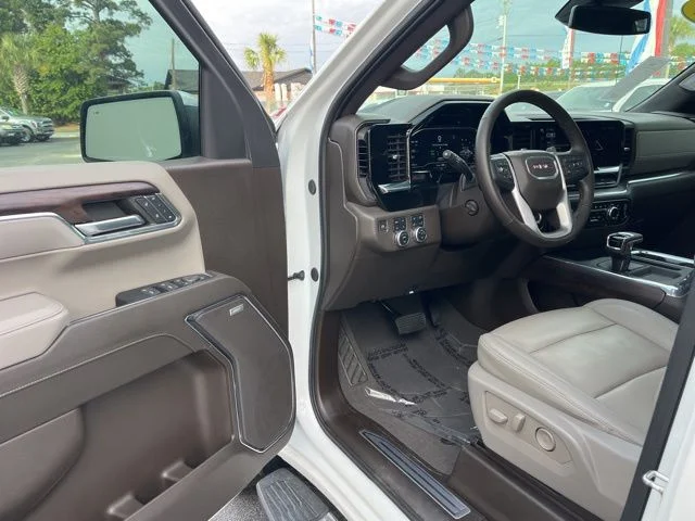 Used 2024 White GMC SLT image 5