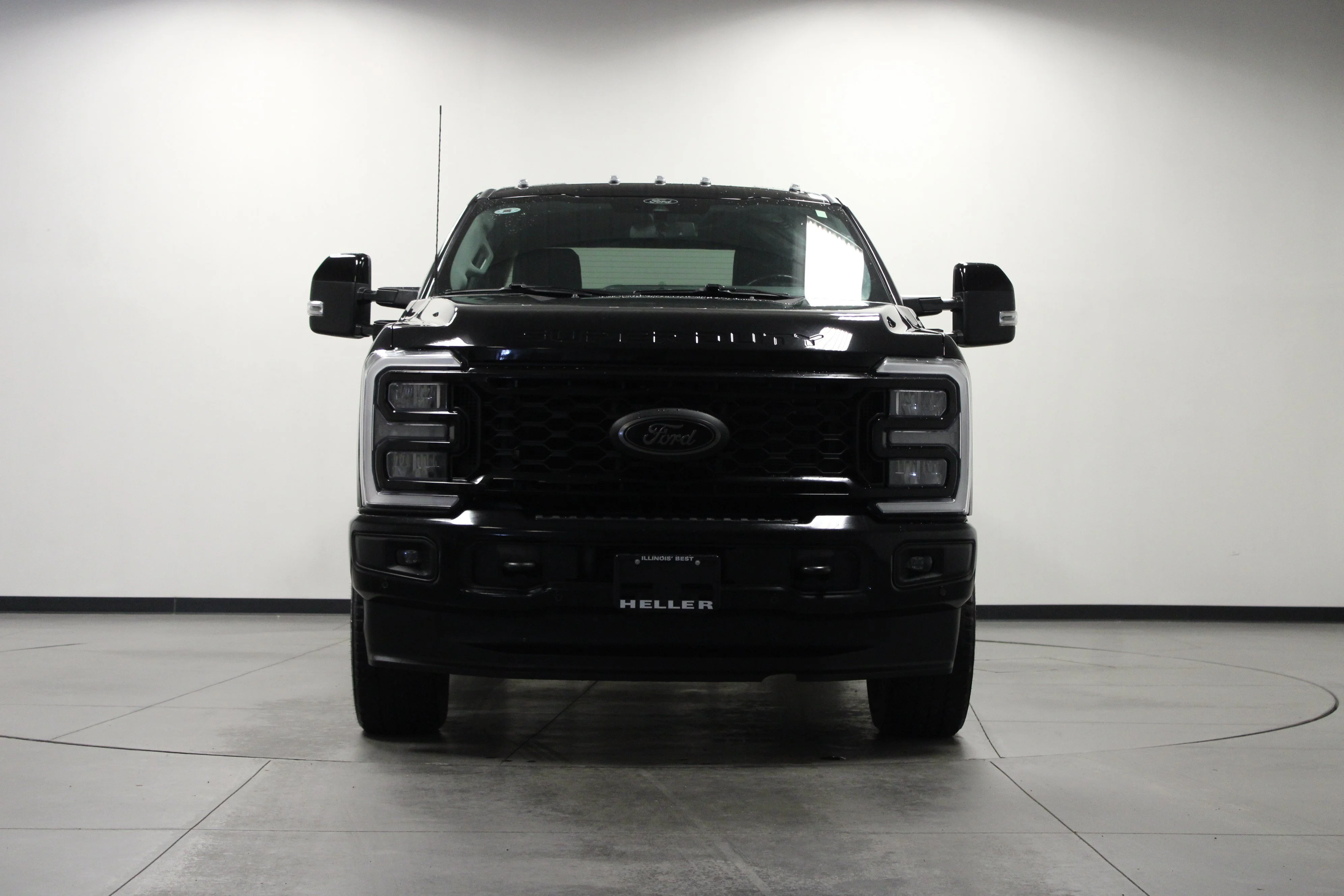 Used 2025 Agate Black Metallic Ford LARIAT image 9