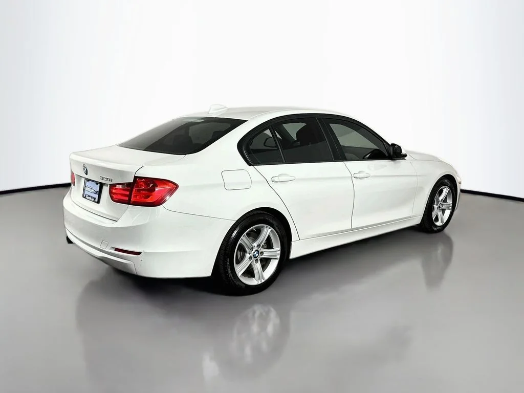 Used 2015 Alpine White BMW 320i image 8