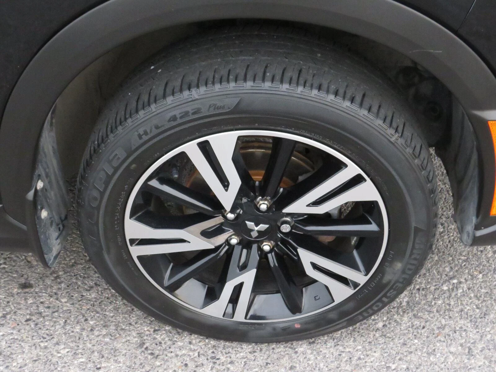Used 2023 Black Mitsubishi SE image 17