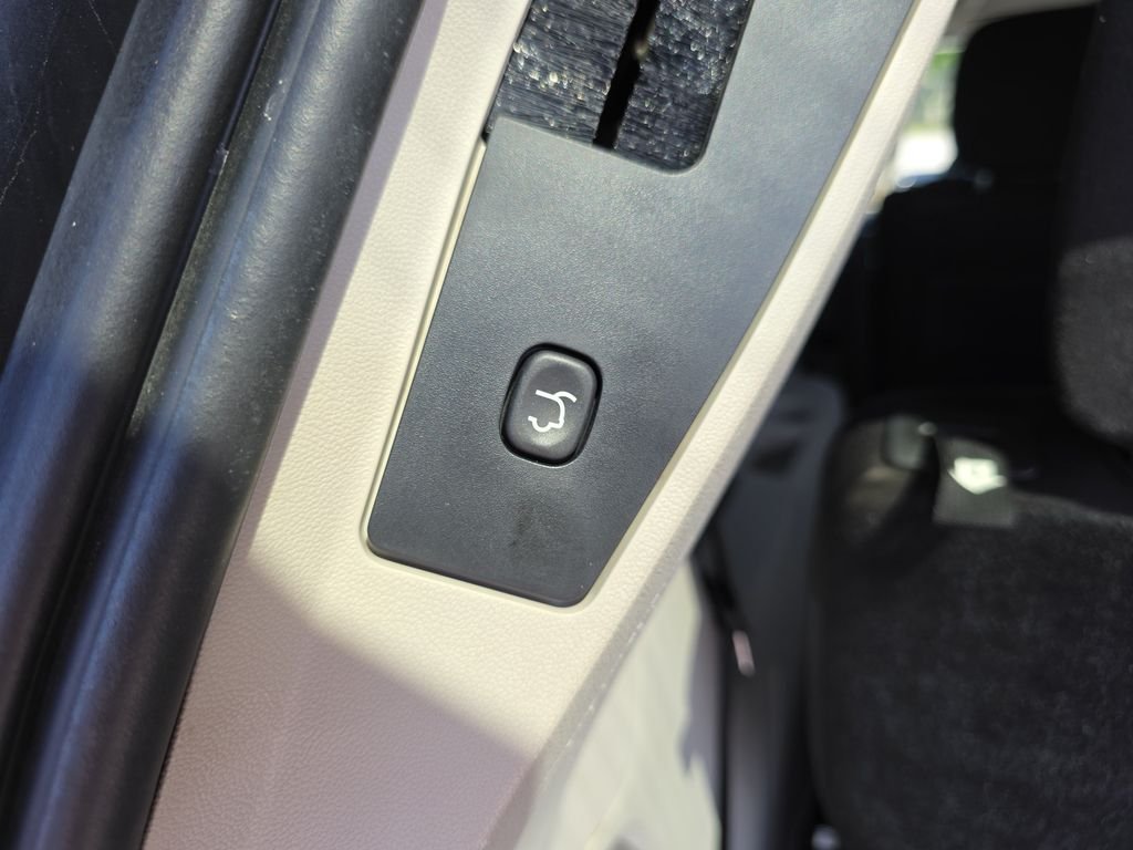 2011 Chrysler Town & Country Touring - Photo 24