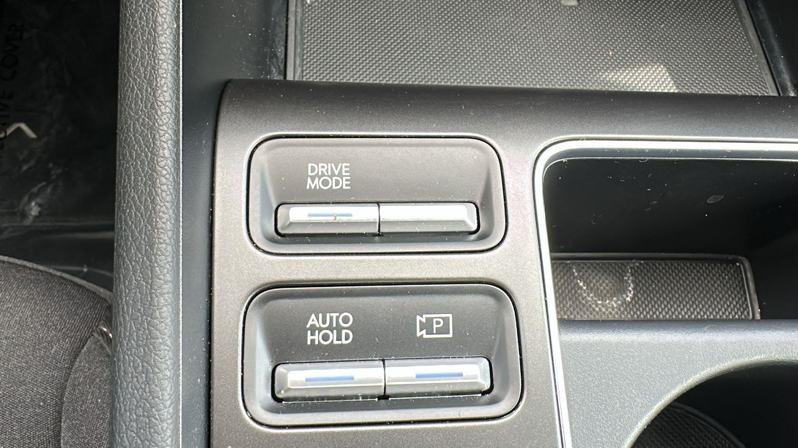 New 2025 Serenity White Hyundai SEL Convenience image 24