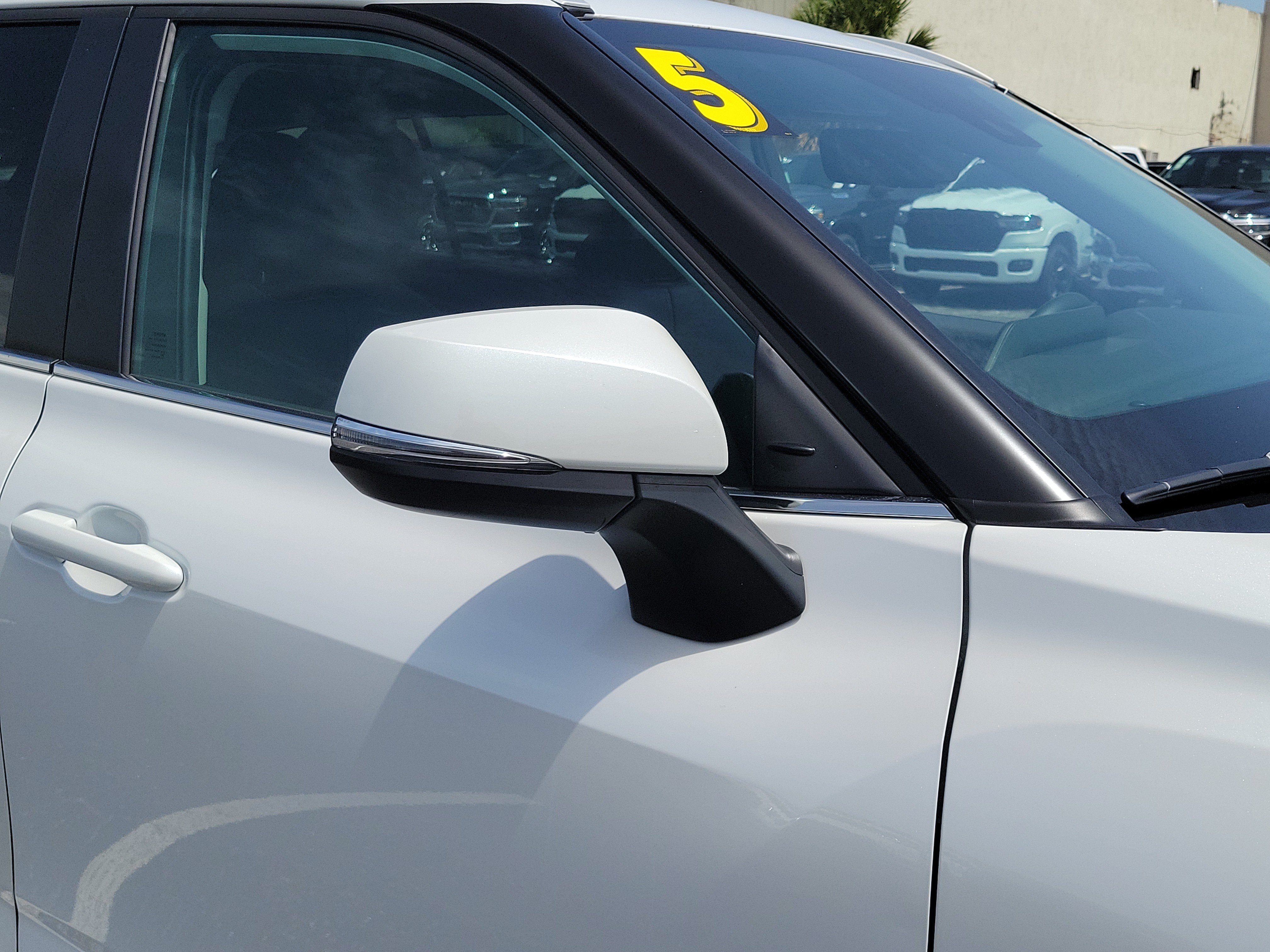 Used 2025 Pearl Toyota XLE image 8