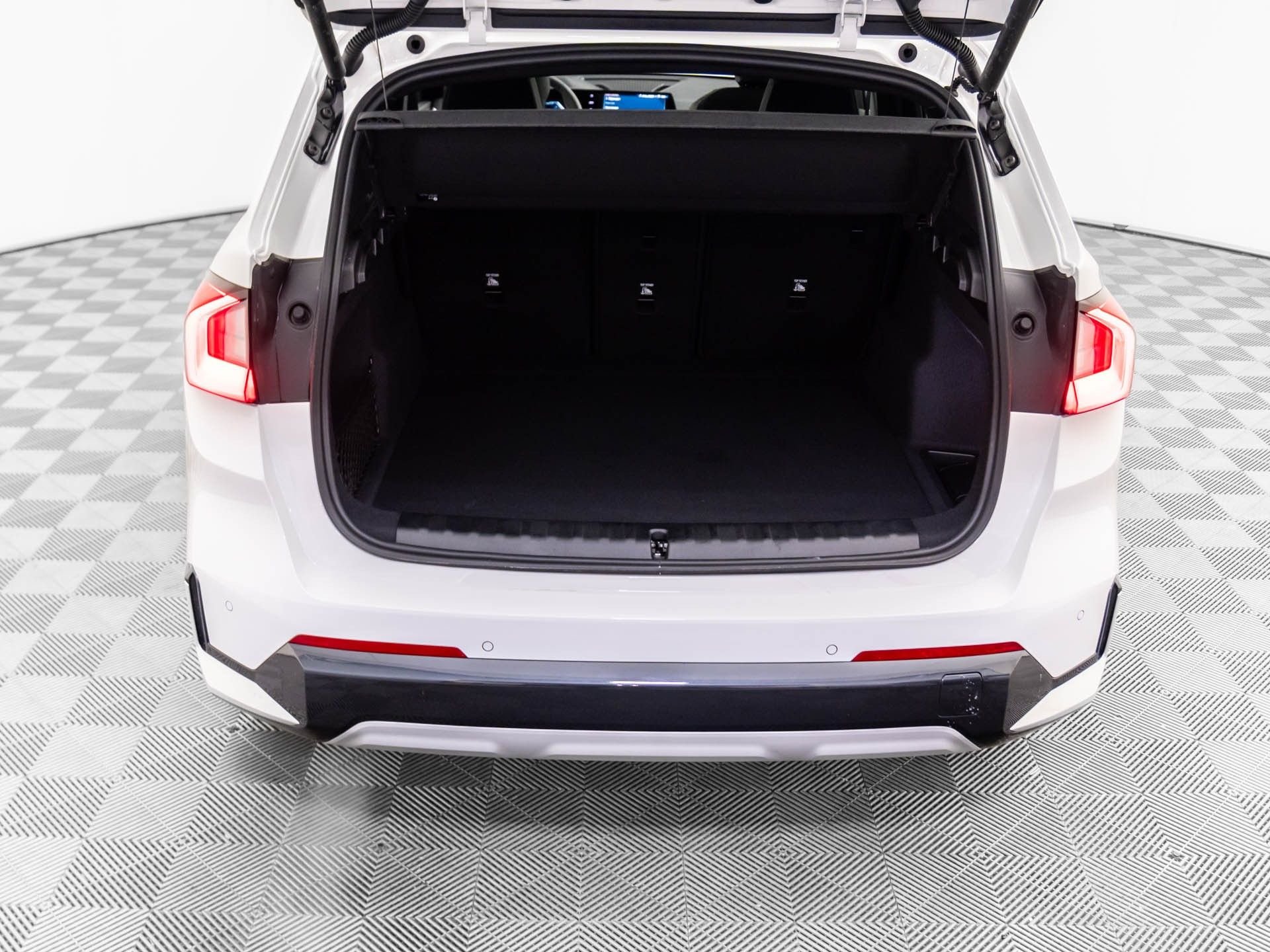 New 2026 Alpine White BMW xDrive28i image 31