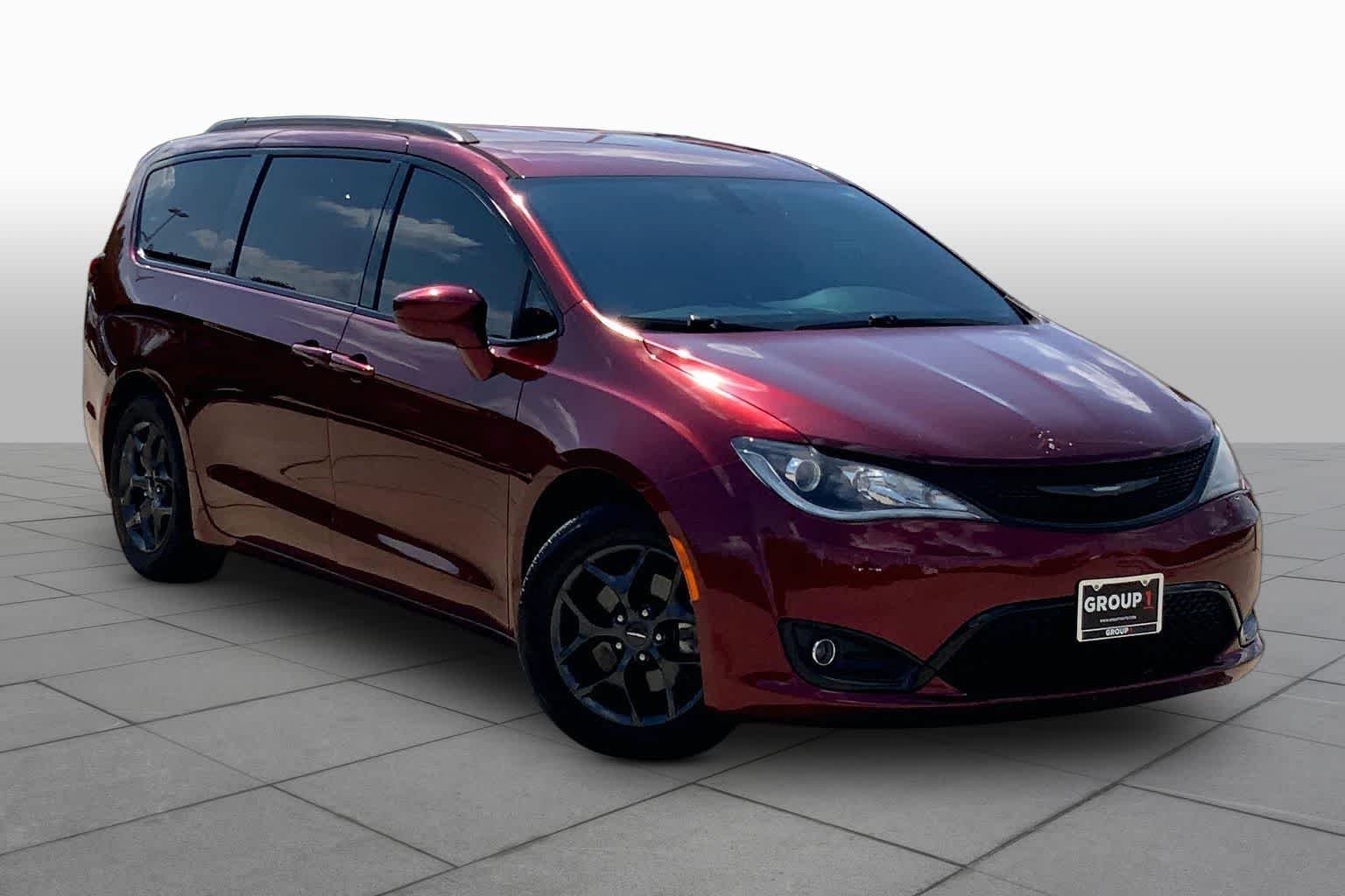 Used 2020 Velvet Red Pearlcoat Chrysler Touring L image 3