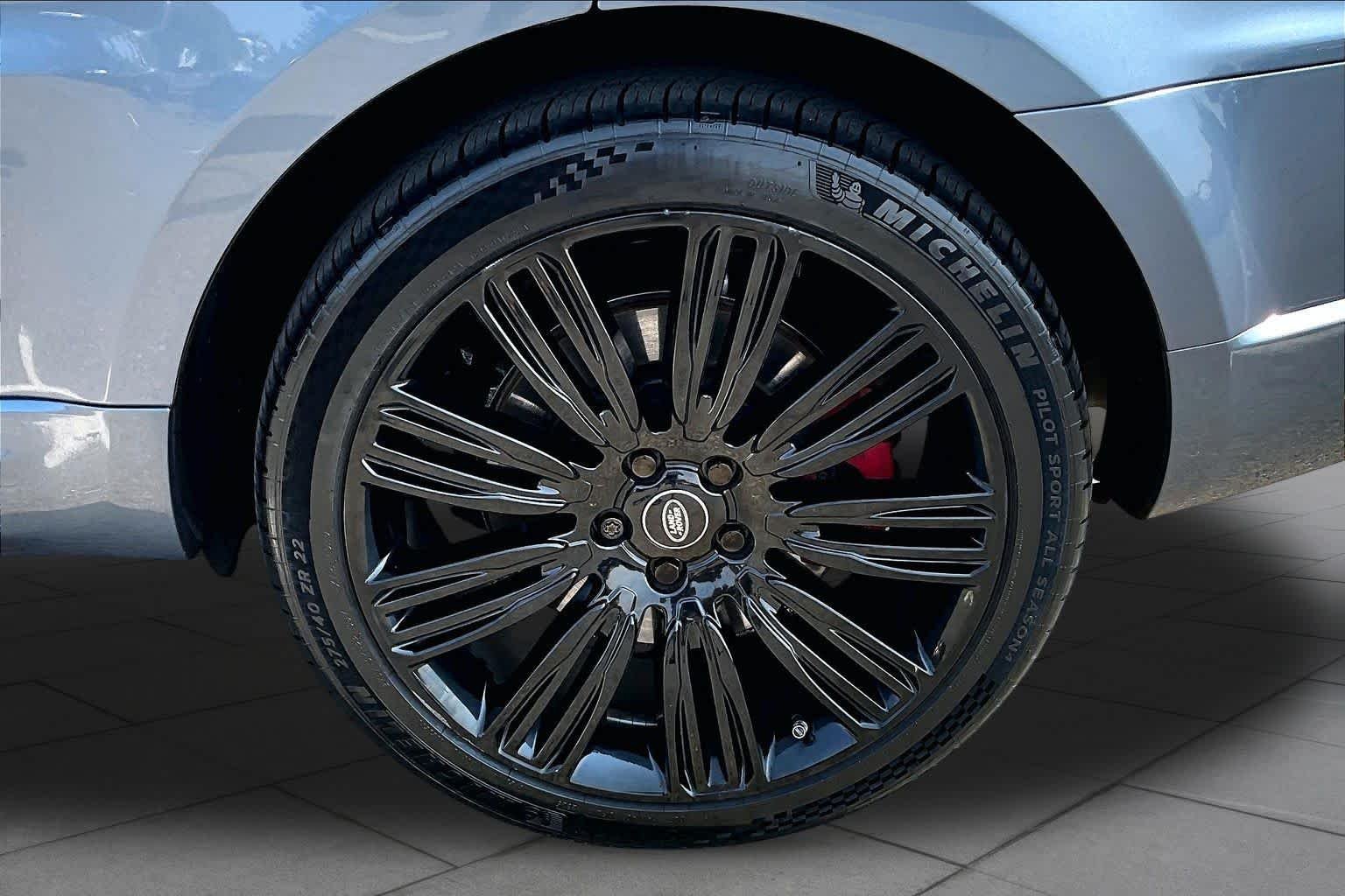 Used 2019 Byron Blue Metallic Land Rover HSE Dynamic image 10