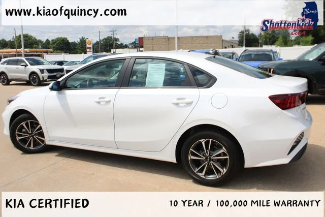 Used 2024 White Kia LXS image 3