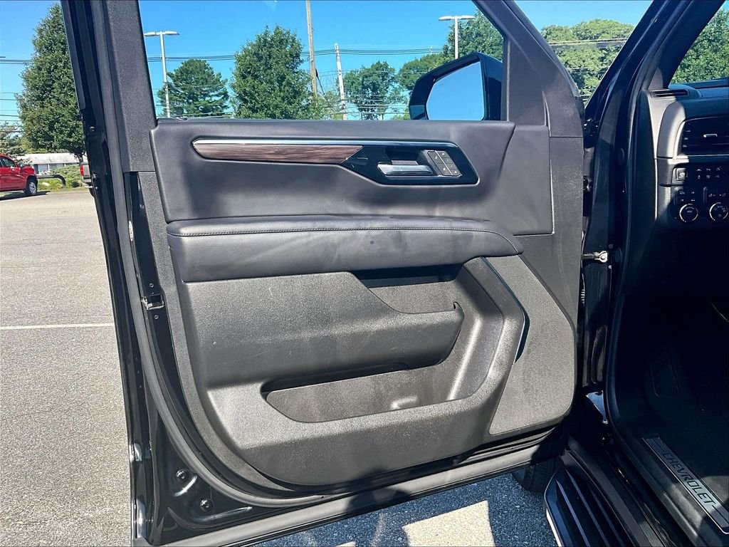 Used 2025 Black Chevrolet LT image 9