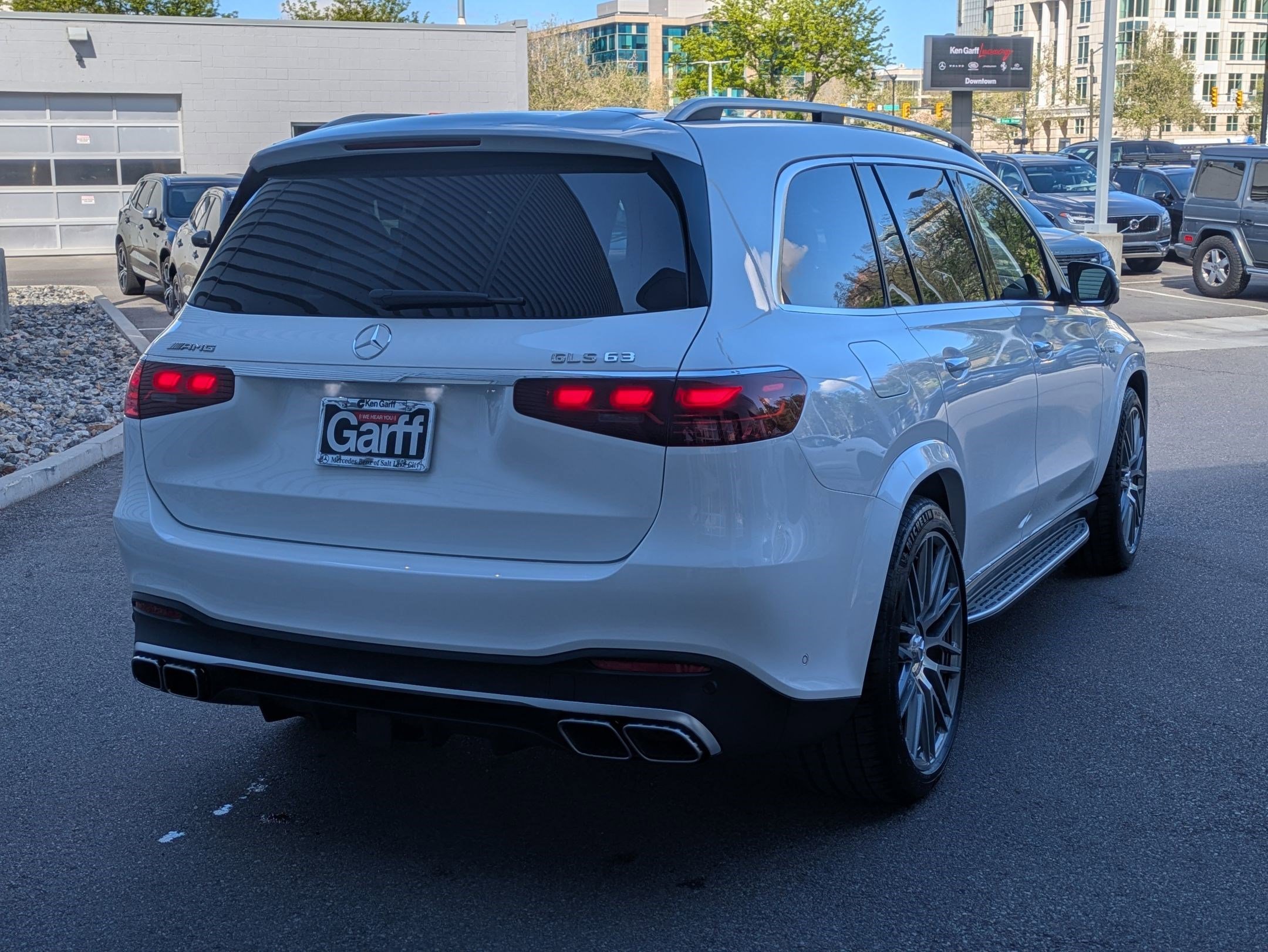 New 2026 MANUFAKTUR Moonlight White Metallic Mercedes-Benz AMG® GLS 63 image 22
