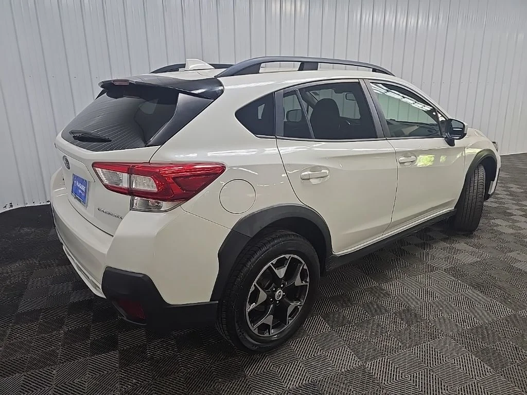 Used 2018 Crystal White Pearl Subaru 2.0i Premium image 10